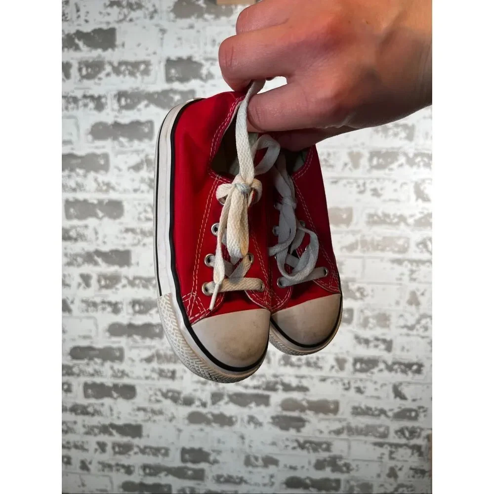 Converse | kids infant size 9 red lace up sneakers
